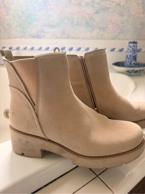 Women's Neutral Tan Suede Chelsea Ankle Boots